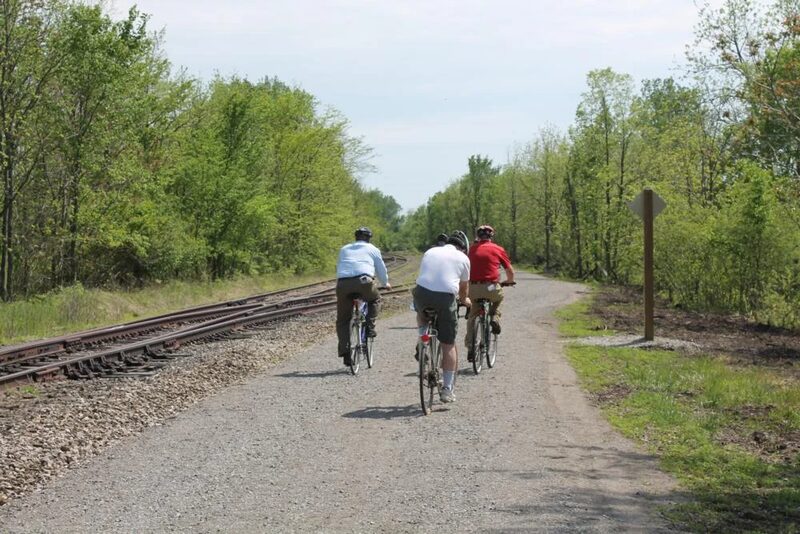 Cyclists on the Simon Kenton Trail